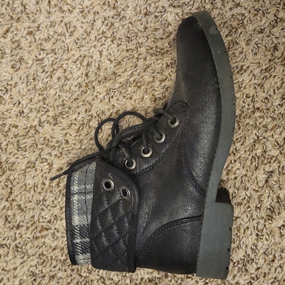 Boots - Picture 2 of 3